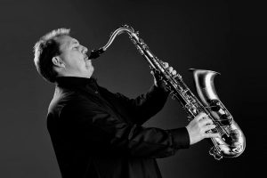 Michael Lahme. Sie kennen Ihn bisher nur als Berater und Coach. Doch auch an seinem Saxophon ist er gut!
