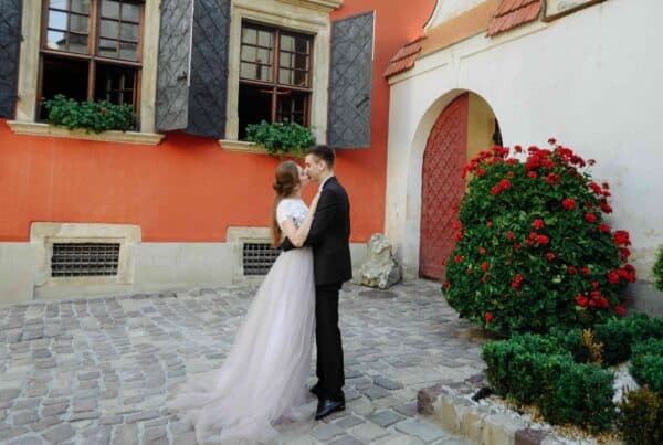 Junge Paare sorgen sich auch, wenn die Hochzeit gewünscht ist, das es immer öfter zum Streit vor der Hochzeit kommt. Bedeutet das , das es nicht passt? Nein , keineswegs sagt Beziehungsexperte Michael Lahme aus Düsseldorf. Wenn ihr euere Muster auflöst, durch fachliche Unterstützung, kann euere Zukunft sehr angenehm werden.