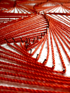 Biografiearbeit und Transaktionsanalyse – Dein roter Faden im Leben - wie auf dem Foto deutlich, kann der Faden des Lebens manchmal sehr verwinkelt verlaufen. Das ist aber nicht immer der Fall. Michael Lahme Coaching unterstützt dich bei der verdeutlichung deines Lebensfadens.